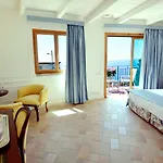 Отель Golfo Dei Poeti Relais & Амелия