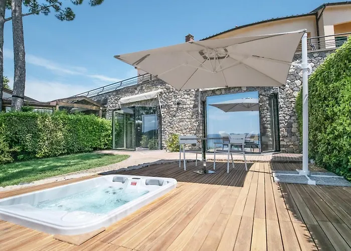 Golfo Dei Poeti Relais & מלון