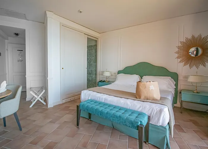 Golfo Dei Poeti Relais & אמליה