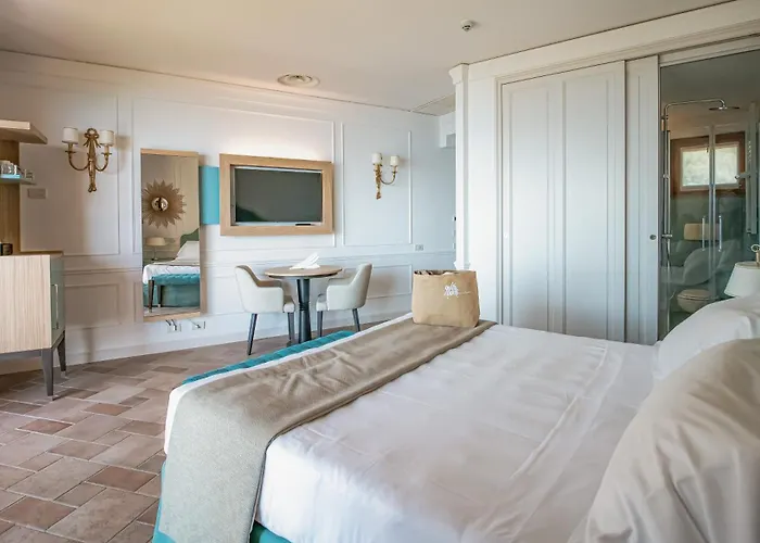 מלון Golfo Dei Poeti Relais & 5*