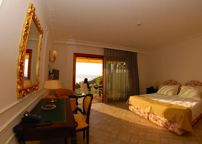 Golfo Dei Poeti Relais & מלון