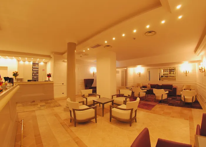 Golfo Dei Poeti Relais & מלון אמליה