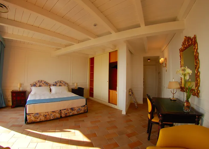 Golfo Dei Poeti Relais & 5* אמליה