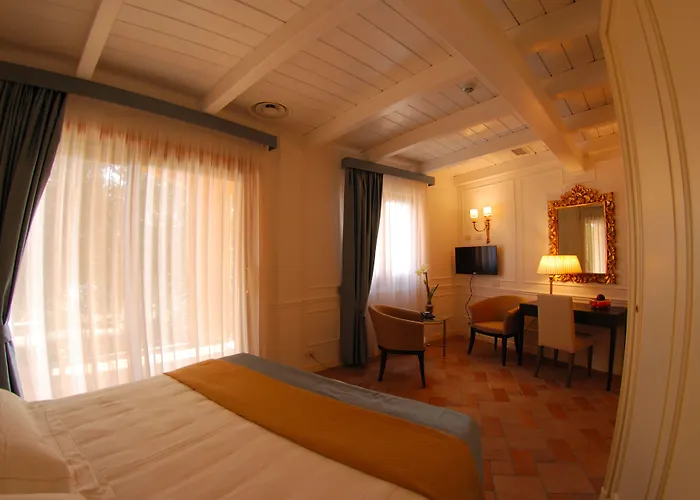 Golfo Dei Poeti Relais & מלון