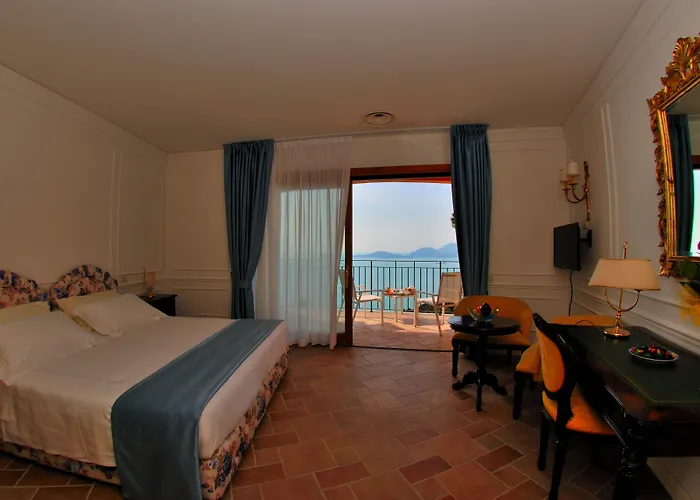 Golfo Dei Poeti Relais & מלון