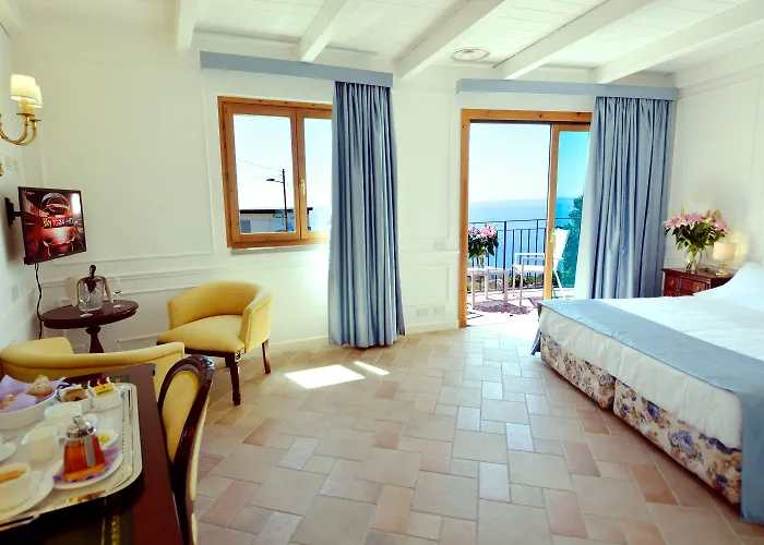 מלון Golfo Dei Poeti Relais & אמליה