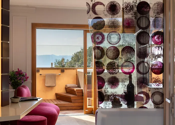 Golfo Dei Poeti Relais & מלון אמליה