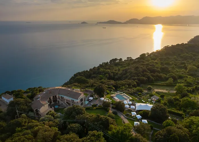 Golfo Dei Poeti Relais & 5* אמליה